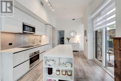 105 - 21 Park Street E, Mississauga (Port Credit), ON - Indoor Photo Showing Kitchen With Upgraded Kitchen