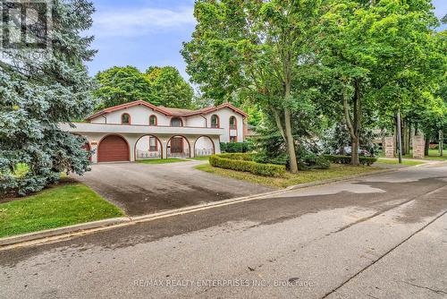 1816 Will Scarlett Drive, Mississauga (Sheridan), ON - Outdoor With Facade