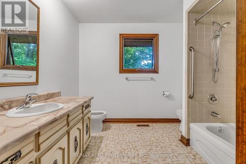 1816 Will Scarlett Drive, Mississauga (Sheridan), ON - Indoor Photo Showing Bathroom