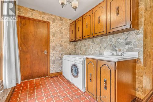 1816 Will Scarlett Drive, Mississauga (Sheridan), ON - Indoor Photo Showing Laundry Room