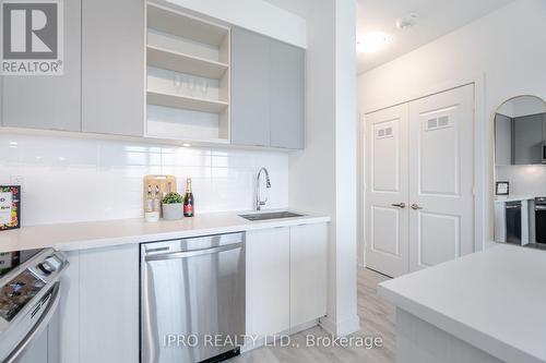 1208 - 4655 Metcalfe Avenue, Mississauga (Central Erin Mills), ON - Indoor Photo Showing Kitchen