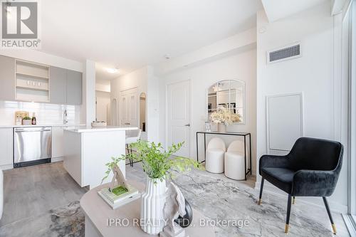 1208 - 4655 Metcalfe Avenue, Mississauga (Central Erin Mills), ON - Indoor Photo Showing Kitchen