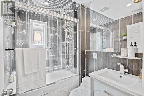 666 Lansdowne Avenue, Toronto (Dovercourt-Wallace Emerson-Junction), ON - Indoor Photo Showing Bathroom