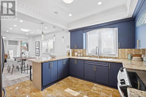 666 Lansdowne Avenue, Toronto (Dovercourt-Wallace Emerson-Junction), ON - Indoor Photo Showing Kitchen With Upgraded Kitchen