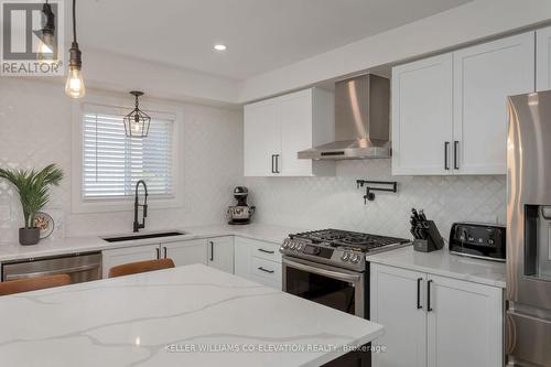 58 - 2280 Baronwood Drive, Oakville (West Oak Trails), ON - Indoor Photo Showing Kitchen With Upgraded Kitchen