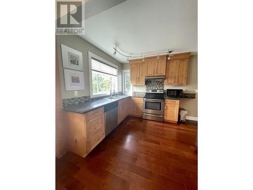 604 Sixth  Street, Nelson, BC - Indoor Photo Showing Kitchen