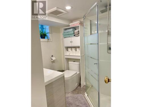 604 Sixth  Street, Nelson, BC - Indoor Photo Showing Bathroom