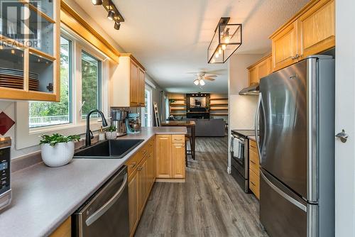 3122 Killarney Drive, Prince George, BC - Indoor Photo Showing Kitchen With Stainless Steel Kitchen