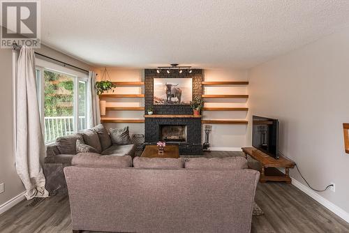 3122 Killarney Drive, Prince George, BC - Indoor Photo Showing Living Room With Fireplace