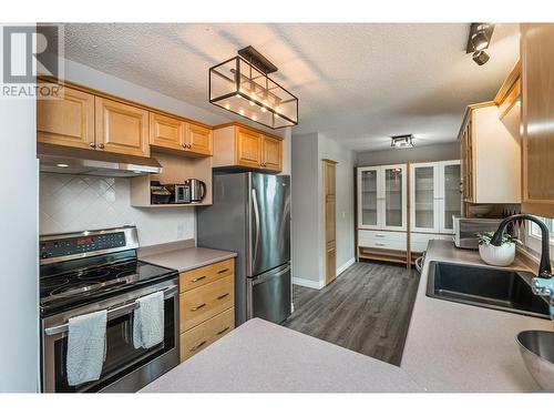 3122 Killarney Drive, Prince George, BC - Indoor Photo Showing Kitchen With Stainless Steel Kitchen