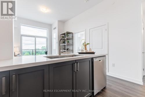 510 - 470 Dundas Street E, Hamilton (Waterdown), ON - Indoor Photo Showing Kitchen