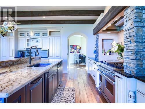 373 Farron Court, Kelowna, BC - Indoor Photo Showing Kitchen With Upgraded Kitchen