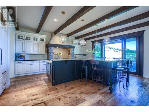 373 Farron Court, Kelowna, BC - Indoor Photo Showing Kitchen