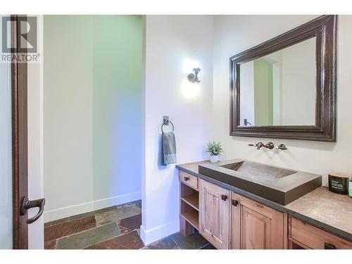 373 Farron Court, Kelowna, BC - Indoor Photo Showing Bathroom