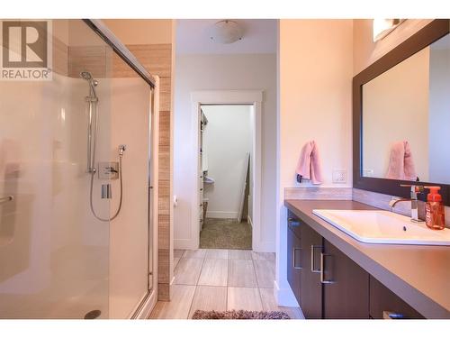 373 Farron Court, Kelowna, BC - Indoor Photo Showing Bathroom