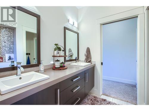 373 Farron Court, Kelowna, BC - Indoor Photo Showing Bathroom