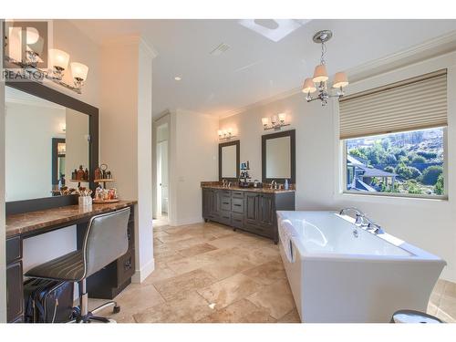 373 Farron Court, Kelowna, BC - Indoor Photo Showing Bathroom