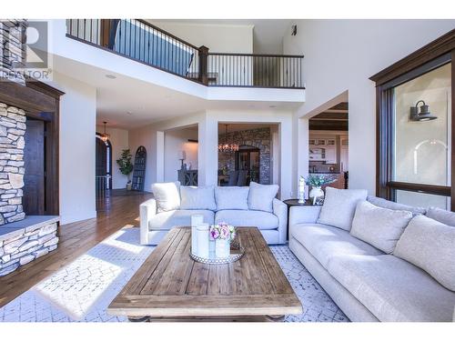 373 Farron Court, Kelowna, BC -  Photo Showing Living Room