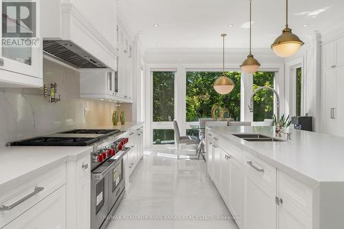 53 Citation Drive, Toronto (Bayview Village), ON - Indoor Photo Showing Kitchen With Double Sink With Upgraded Kitchen