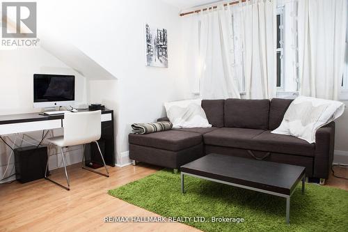 67 Gainsborough Road, Toronto, ON - Indoor Photo Showing Living Room