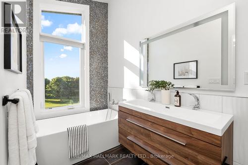 32 Lyme Regis Crescent, Toronto (Cliffcrest), ON - Indoor Photo Showing Bathroom