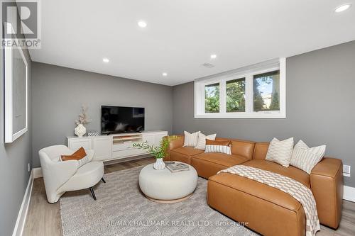 32 Lyme Regis Crescent, Toronto (Cliffcrest), ON - Indoor Photo Showing Living Room