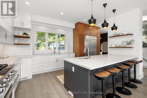 32 Lyme Regis Crescent, Toronto (Cliffcrest), ON - Indoor Photo Showing Kitchen With Upgraded Kitchen