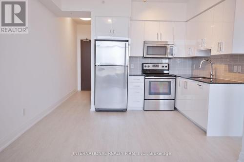 601 - 85 North Park Road, Vaughan, ON - Indoor Photo Showing Kitchen With Stainless Steel Kitchen With Upgraded Kitchen