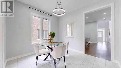 350 Chouinard Way, Aurora, ON - Indoor Photo Showing Dining Room