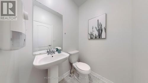 350 Chouinard Way, Aurora, ON - Indoor Photo Showing Bathroom