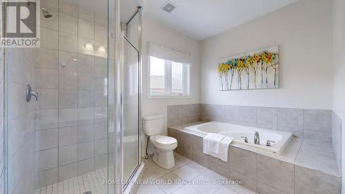 350 Chouinard Way, Aurora, ON - Indoor Photo Showing Bathroom