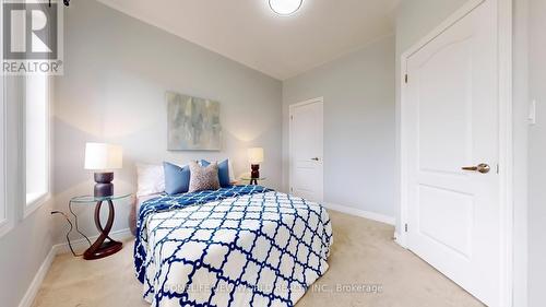 350 Chouinard Way, Aurora, ON - Indoor Photo Showing Bedroom