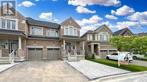 350 Chouinard Way, Aurora, ON - Outdoor With Facade