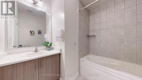 350 Chouinard Way, Aurora, ON - Indoor Photo Showing Bathroom