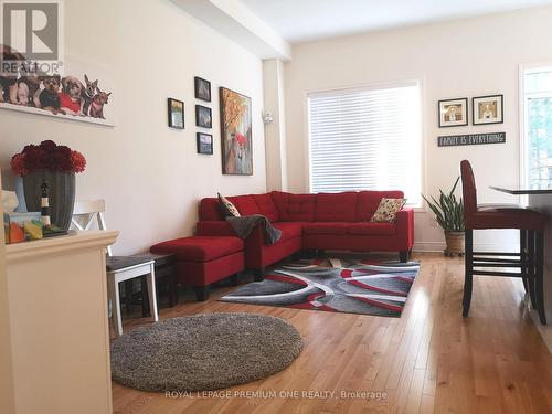 22 Farewell Avenue, Wasaga Beach, ON - Indoor Photo Showing Living Room