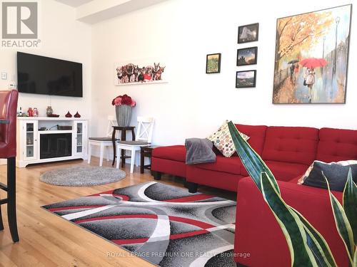 22 Farewell Avenue, Wasaga Beach, ON - Indoor Photo Showing Living Room