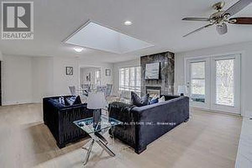 10 Curtiss Court, Barrie, ON - Indoor Photo Showing Living Room With Fireplace