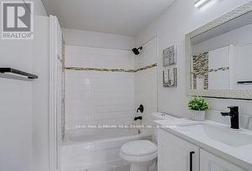 10 Curtiss Court, Barrie, ON - Indoor Photo Showing Bathroom