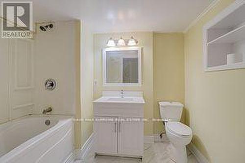 10 Curtiss Court, Barrie, ON - Indoor Photo Showing Bathroom