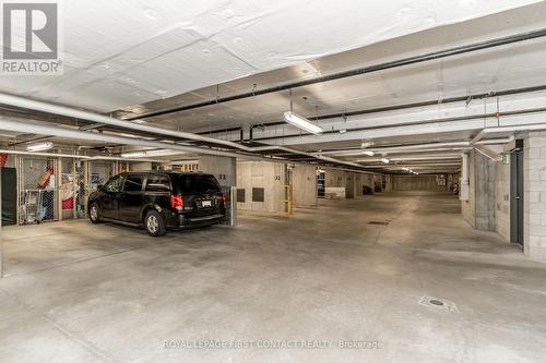 109 - 40 Ferndale Drive S, Barrie (Ardagh), ON - Indoor Photo Showing Garage