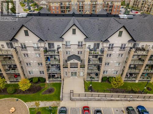 109 - 40 Ferndale Drive S, Barrie (Ardagh), ON - Outdoor