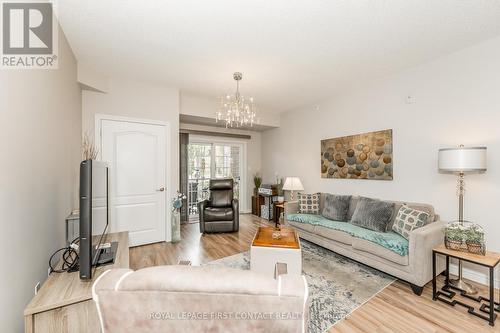 109 - 40 Ferndale Drive S, Barrie (Ardagh), ON - Indoor Photo Showing Living Room