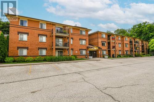 104 - 25 Meadow Lane, Barrie (Ardagh), ON - Outdoor With Facade