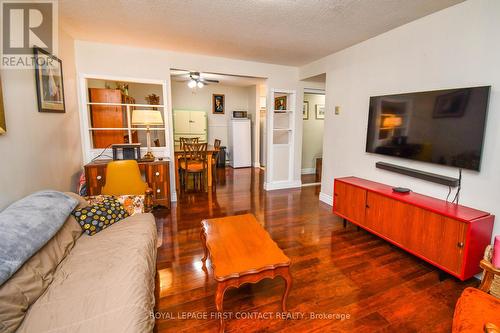 104 - 25 Meadow Lane, Barrie (Ardagh), ON - Indoor Photo Showing Living Room