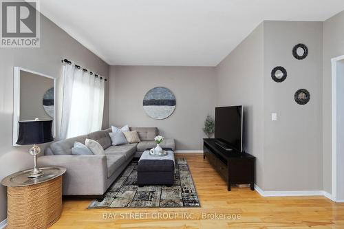 7229 Dime Crescent, Mississauga (Meadowvale Village), ON - Indoor Photo Showing Living Room