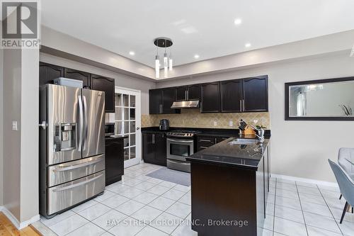 7229 Dime Crescent, Mississauga, ON - Indoor Photo Showing Kitchen With Stainless Steel Kitchen With Double Sink With Upgraded Kitchen