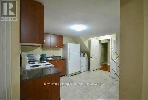 7229 Dime Crescent, Mississauga (Meadowvale Village), ON - Indoor Photo Showing Kitchen