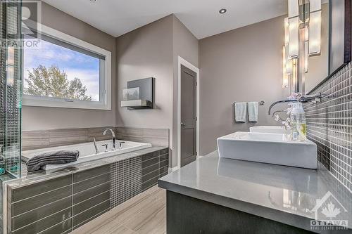 1601 Kingsdale Avenue, Ottawa, ON - Indoor Photo Showing Bathroom