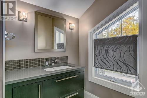 1601 Kingsdale Avenue, Ottawa, ON - Indoor Photo Showing Bathroom