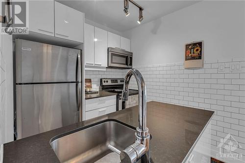 354 Gladstone Avenue Unit#415, Ottawa, ON - Indoor Photo Showing Kitchen